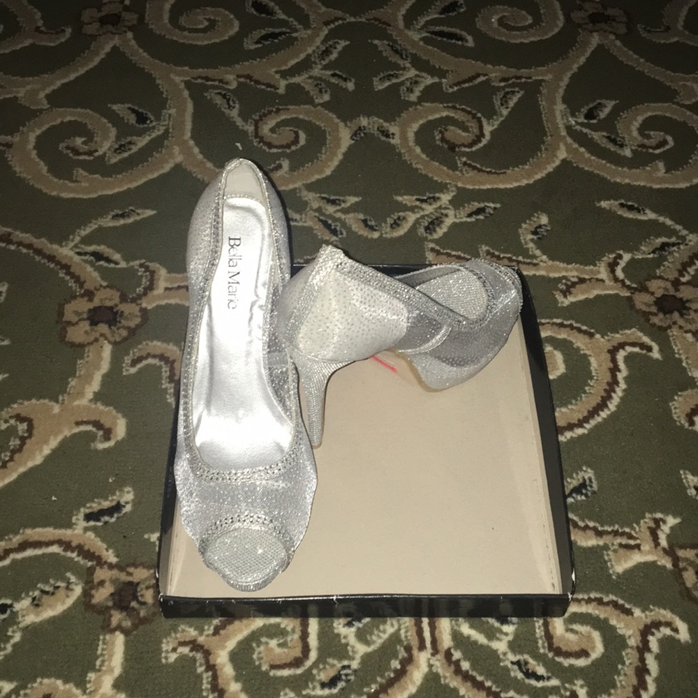 SILVER HEELS BRAND NEW